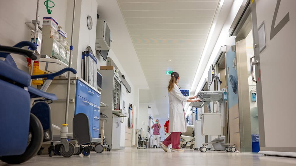 In den Kliniken gibt es inzwischen mehr Ärztinnen als Ärzte. (Archivbild) / Foto: Harald Tittel/dpa