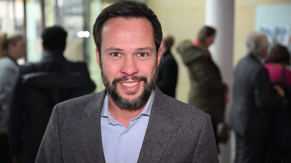 Der bayerische FDP-Landesvorsitzende Martin Hagen will noch nicht über personelle Konsequenzen aus der Wahl sprechen. (Archivbild) / Foto: Felix Hörhager/dpa