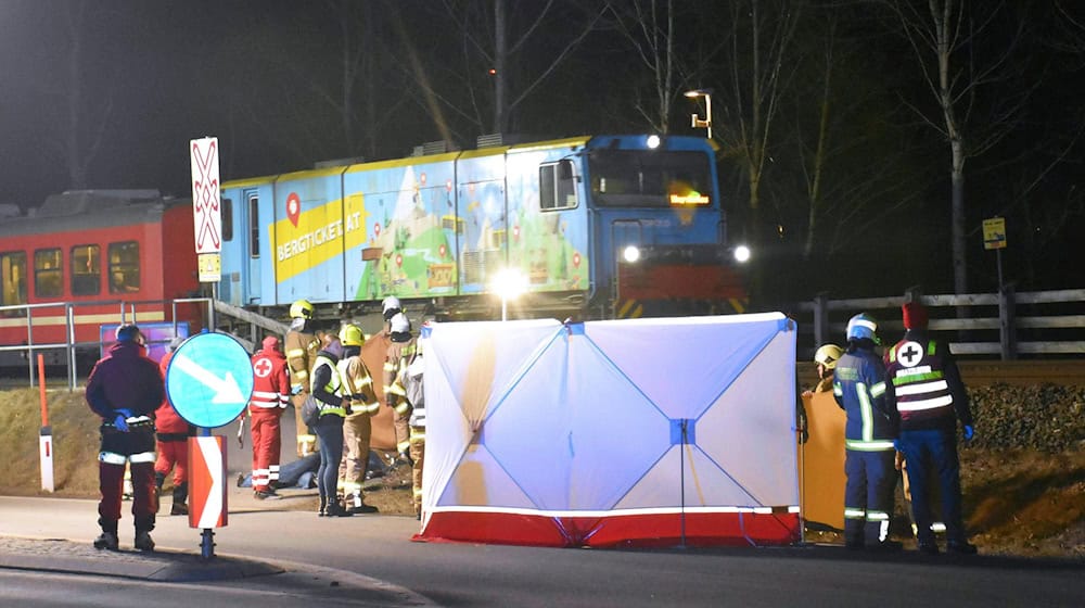 Der Mann und die Frau starben an der Unfallstelle. / Foto: Unbekannt/ZOOM.TIROL/APA/dpa