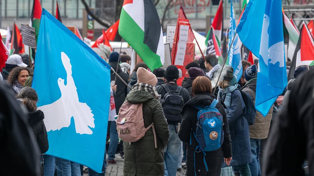 In München gab es am Samstag mehrere Demonstrationen - unter anderem auch gegen die Sicherheitskonferenz.  / Foto: Armin Weigel/dpa