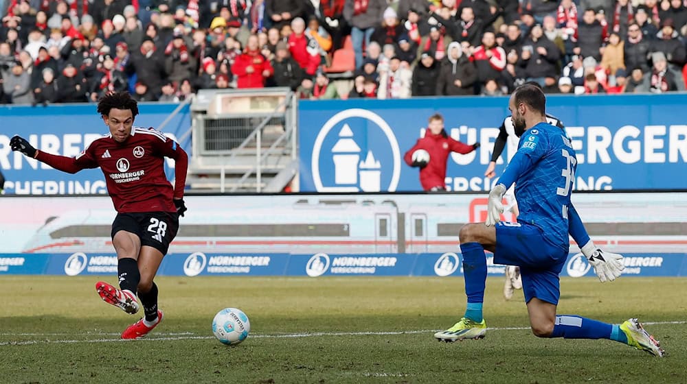 Erstes Heimspiel, erstes Tor für den «Club»: Winter-Zugang Janis Antiste. / Foto: Heiko Becker/dpa