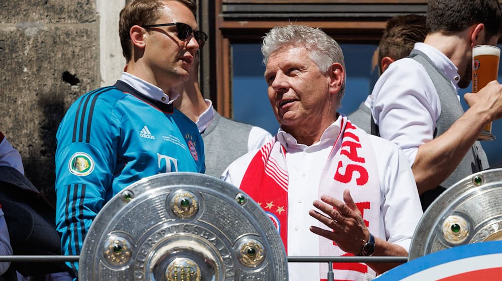 Münchens Oberbürgermeister Dieter Reiter (rechts) geht davon aus, bald wieder mit den Bayern auf dem Balkon zu stehen. / Foto: Matthias Balk/dpa