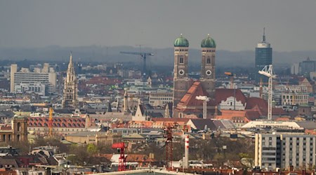 München hat nur wenige hohe Gebäude - das hat Gründe. (Archivbild) / Foto: Peter Kneffel/dpa