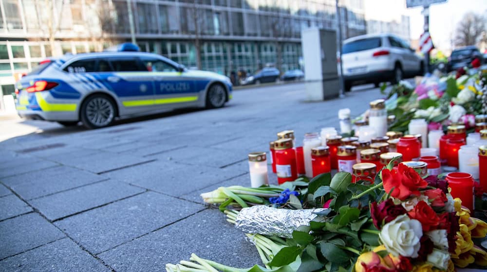 Bei dem Anschlag am Donnerstag wurden 40 Menschen zum Teil schwer verletzt - nun wird über die politischen Folgen diskutiert.  / Foto: Pia Bayer/dpa