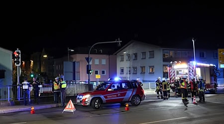 Nach einem Unfall bei einer Schleuserfahrt im Sommer 2024 in Vilshofen ist der Fahrer des Wagens nun vor dem Landgericht Passau verurteilt worden. / Foto: Th. Krenn/zema-medien.de/dpa