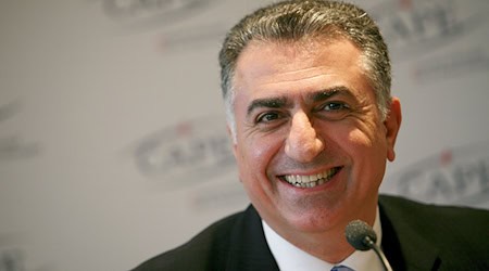 Der iranische Ex-Kronprinz Reza Pahlavi wird bei der Münchner Sicherheitskonferenz kommende Woche erwartet. (Archivbild) / Foto: Lucas Dolega/EPA/dpa