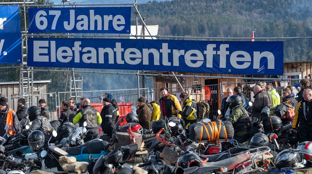 Mehr als 4000 Biker kamen am Wochenende zum «Elefantentreffen» im Bayerischen Wald zusammen. / Foto: Armin Weigel/dpa