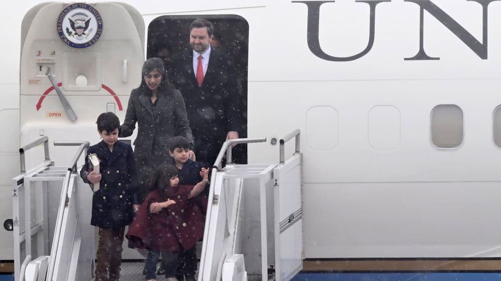 Prominenter Gast: Der US-Vizepräsident ist in München gelandet. / Foto: Felix Hörhager/dpa