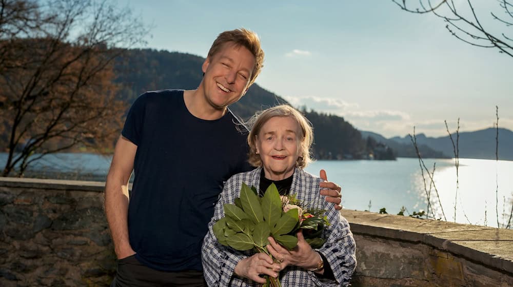 Schauspieler Max Müller und seine Mutter Mathilde: Beide haben heute Geburtstag.  / Foto: Martin Steinthaler/Agentur Presse-Partner Köln/dpa