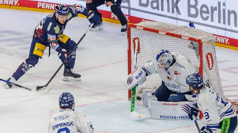 Titelverteidiger Eisbären Berlin siegt zum Viertelfinal-Auftakt gegen Straubing. / Foto: Andreas Gora/dpa