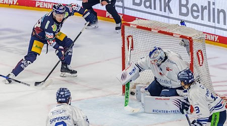 Titelverteidiger Eisbären Berlin siegt zum Viertelfinal-Auftakt gegen Straubing. / Foto: Andreas Gora/dpa