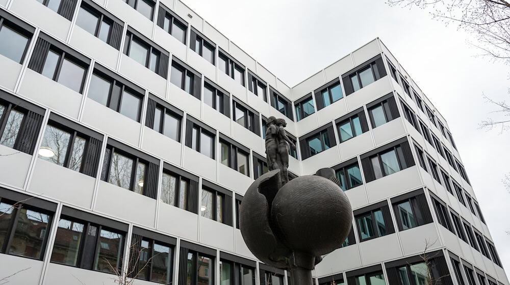 Polizisten durchsuchten Räume der Ausländerbehörde in München. (Archivfoto) / Foto: Leonie Asendorpf/dpa