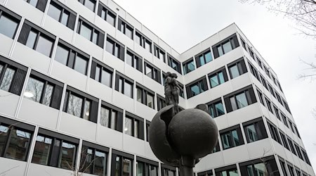 Polizisten durchsuchten Räume der Ausländerbehörde in München. (Archivfoto) / Foto: Leonie Asendorpf/dpa