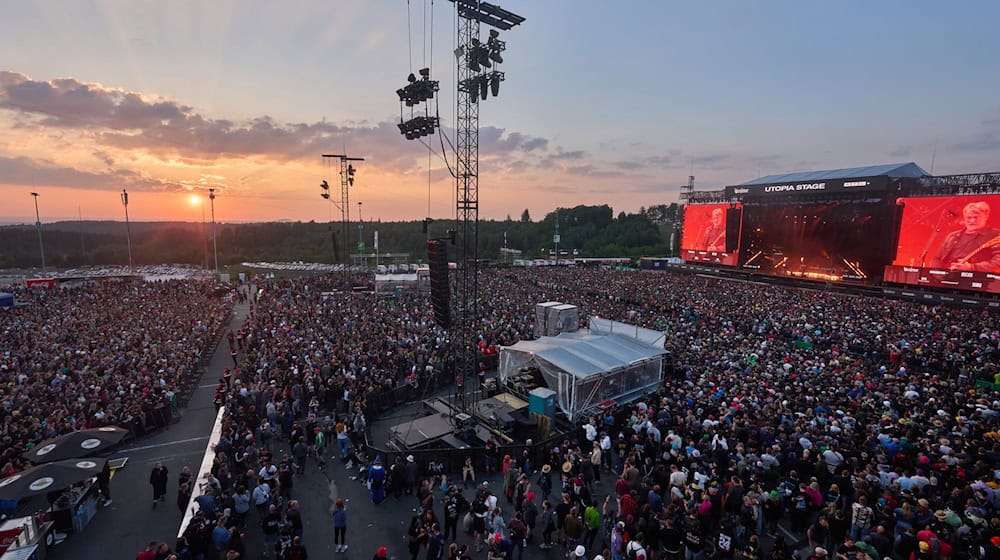 Mehr Menschen als je zuvor: Beim Jubiläum im Juni erwartet «Rock am Ring» einen Besucherrekord. (Archivbild) / Foto: Thomas Frey/dpa