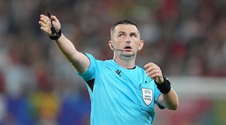 Der Engländer Michael Oliver leitet das Champions-League-Spiel Bayern München-Bayer Leverkusen. / Foto: Soeren Stache/dpa