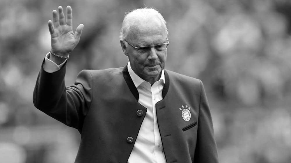 Besondere Ehre in der Allianz Arena für Franz Beckenbauer. / Foto: Andreas Gebert/dpa