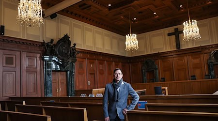 Erst vergangenen Sommer trat Alexander Korb seine Stelle als Leiter des Memoriums Nürnberger Prozesse an. (Archivbild) / Foto: Daniel Löb/dpa