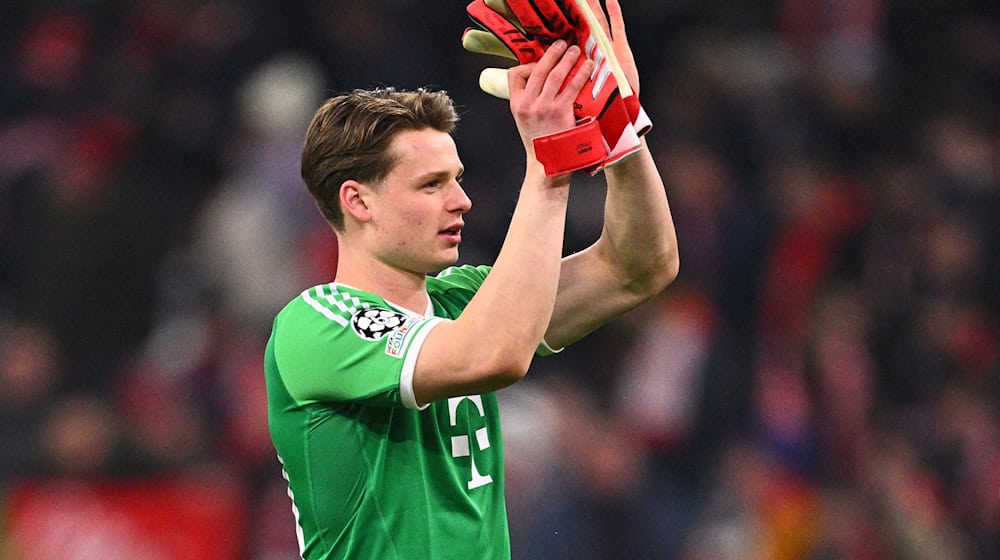 Jonas Urbig nach seinem Bayern-Debüt gegen Leverkusen. / Foto: Tom Weller/dpa