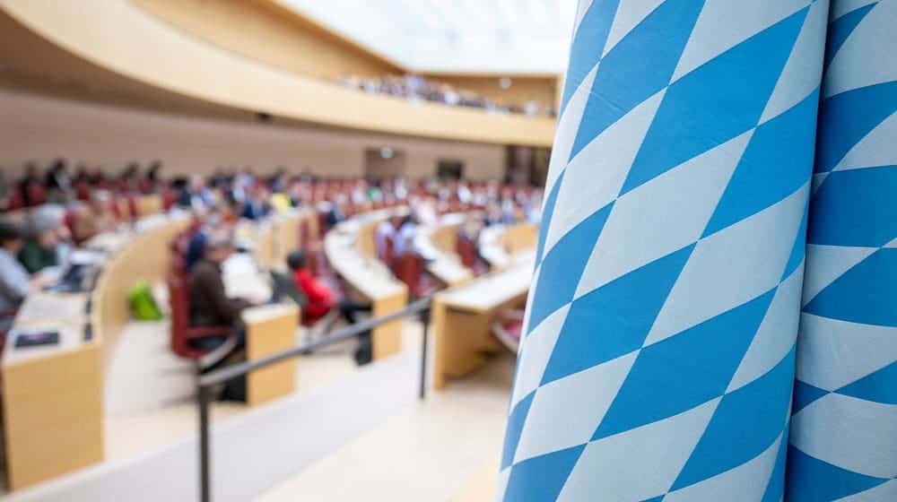 Die Lockerung der Schuldenbremse ist alles andere als ein Selbstläufer in Bayern. (Archivbild) / Foto: Peter Kneffel/dpa