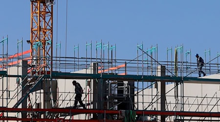 Im Januar sind die Neuaufträge im Wohnungsbau gestiegen, aber inflationsbereinigt immer noch weit unter den Boomjahren vor der Zinswende.  / Foto: Karl-Josef Hildenbrand/dpa