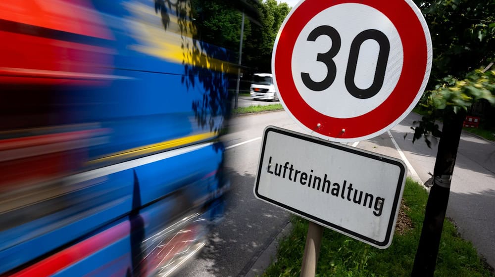 Statt einer Verschärfung des Diesel-Fahrverbots: Tempo 30 an einem Teil des Mittleren Rings in München (Archivbild). / Foto: Sven Hoppe/dpa