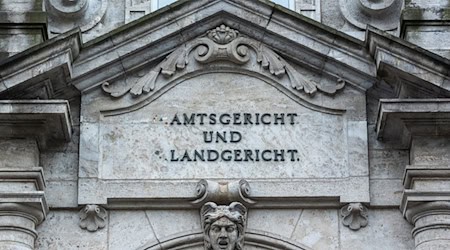 Vor dem Landgericht Regensburg beginnt der Prozess um den Tod einer Krankenschwester aus Kelheim. (Symboldbild) / Foto: Armin Weigel/dpa