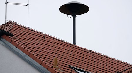 In vielen Gemeinden in Bayern heulen beim Warntag die Sirenen (Symbolbild). / Foto: Stephan Jansen/dpa