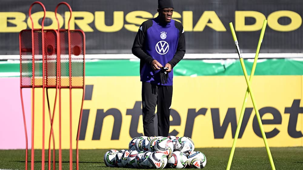 Yann-Aurel Bisseck kennt sich in Italiens Fußball aus.  / Foto: Federico Gambarini/dpa