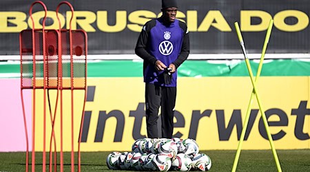 Yann-Aurel Bisseck kennt sich in Italiens Fußball aus.  / Foto: Federico Gambarini/dpa