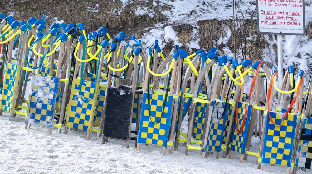 In Bayern wird wieder Schnee erwartet. (Symbolbild) / Foto: Peter Kneffel/dpa