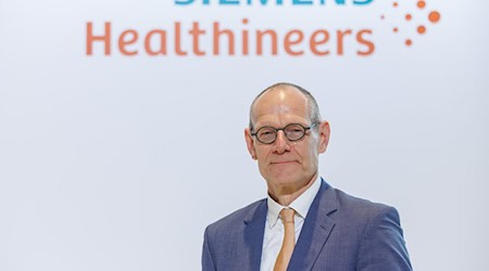 Siemens-Healthineers-Vorstandschef Bernd Montag soll noch bis 2031 an der Spitze des Erlanger Dax-Konzerns stehen. / Foto: Daniel Karmann/dpa