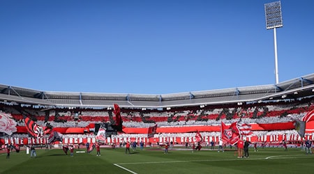 Die Stadt Nürnberg und der FCN wollen ein moderneres Stadion. / Foto: Daniel Karmann/dpa