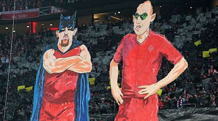 Um diese beiden ging es: Franck Ribéry und Arjen Robben als Batman und Robin.  / Foto: Tobias Hase/Deutsche Presse-Agentur GmbH/dpa