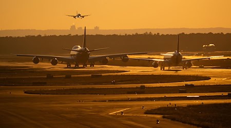 Für elf Flughäfen ist ein Warnstreik der Beschäftigten im öffentlichen Dienst angekündigt. (Archivbild) / Foto: Boris Roessler/dpa