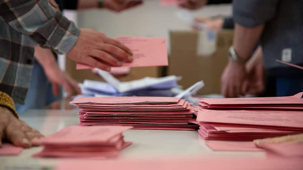 Die CSU geht laut dem endgültigen Ergebnis der Bundestagswahl in Bayern als klarer Sieger hervor. (Archivbild) / Foto: Pia Bayer/dpa