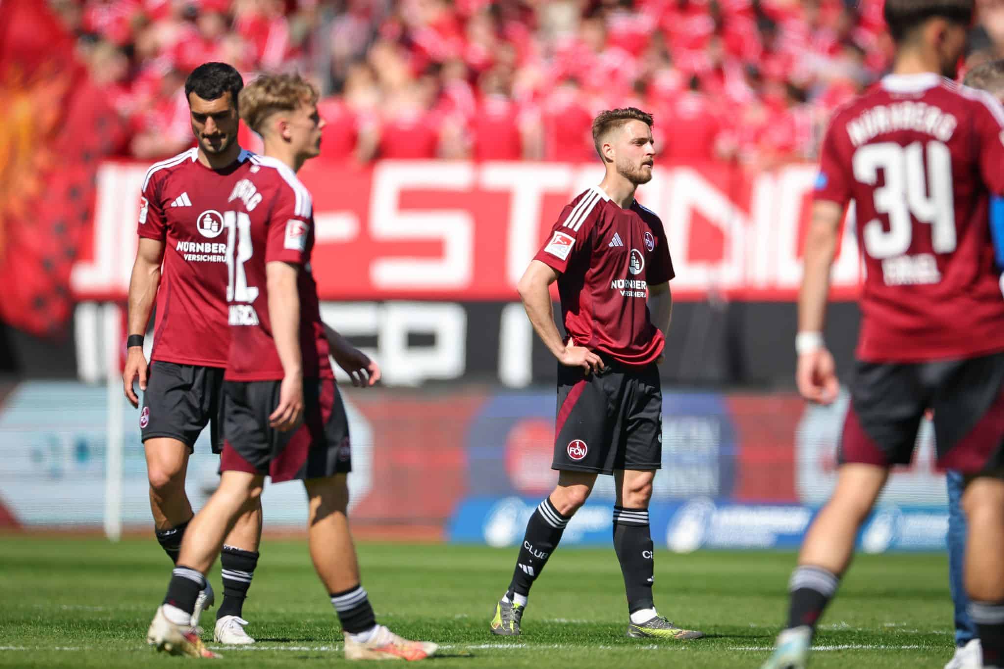 1. FC Nürnberg Zwerg Capo, Handbemalter Gartenzwerg Mit Megafon | Fan-Artikel & Deko