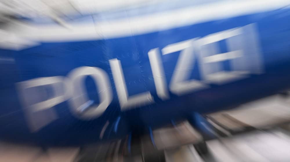 Die Polizei schätzt den Schaden nun auf mehr als eine Million Euro. (Symbolbild) / Foto: Bernd Weißbrod/dpa