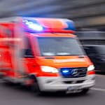 Der Krankenwagen konnte weiter zum Einsatz fahren. (Symbolbild) / Foto: Monika Skolimowska/dpa