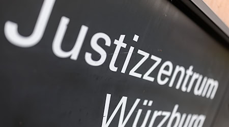 Zwei Männer wurden wegen bewaffneten Diebstahls verurteilt. (Symbolbild) / Foto: Daniel Karmann/dpa