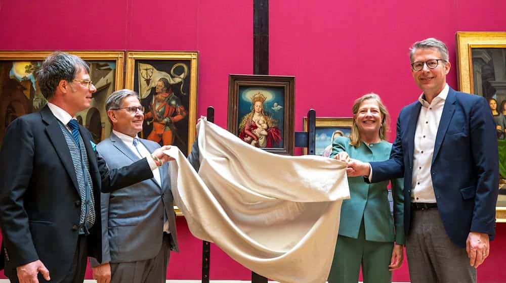 Das Werk «Maria als Himmelskönigin» bereichert fortan die Alte Pinakothek.   / Foto: Peter Kneffel/dpa