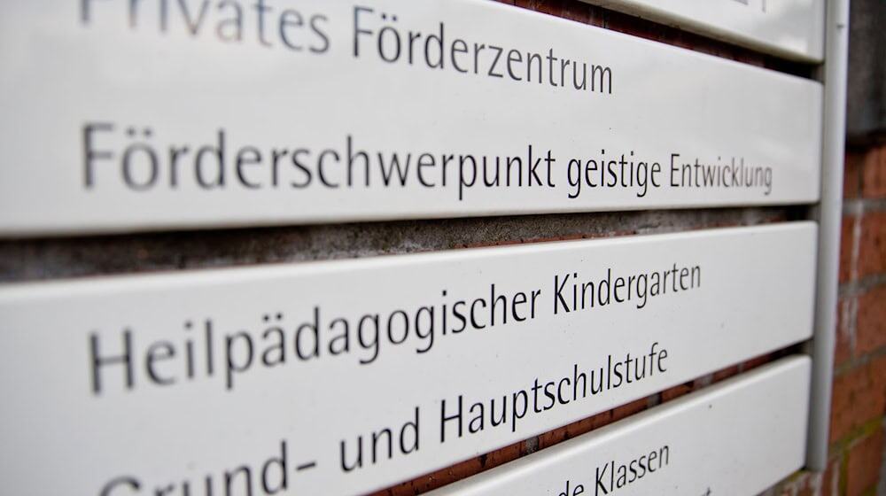 An Förderzentren mit Schwerpunkt geistige Entwicklung fehlen derzeit rund 300 Plätze (Archivfoto). / Foto: picture alliance / dpa