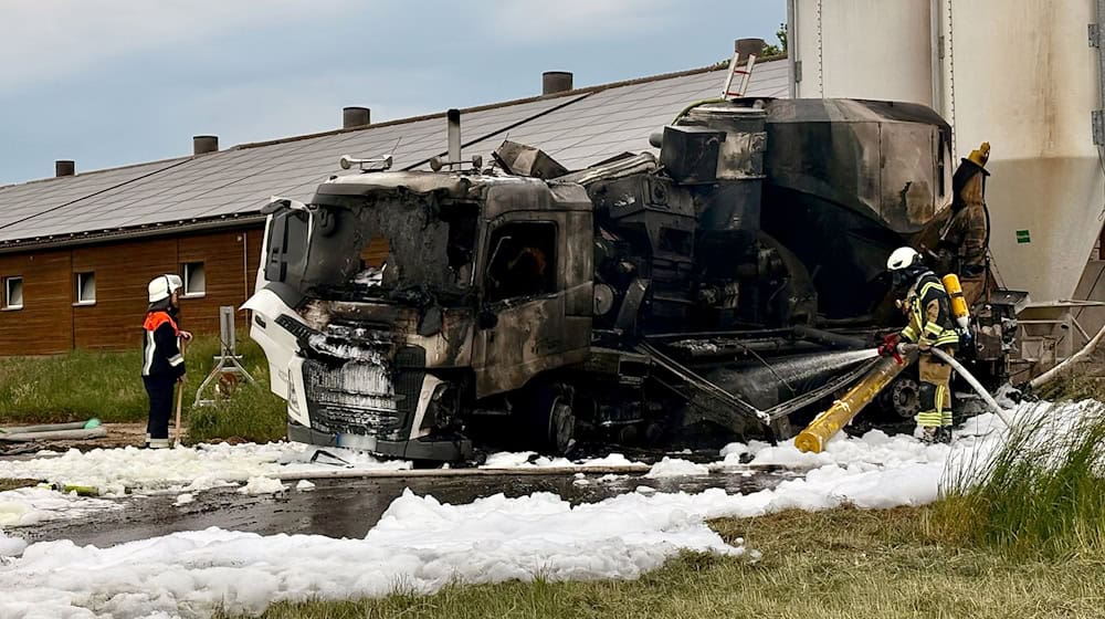 Das Leben des Fahrers konnte nicht mehr gerettet werden. / Foto: Pascal Höfig/NEWS5/dpa