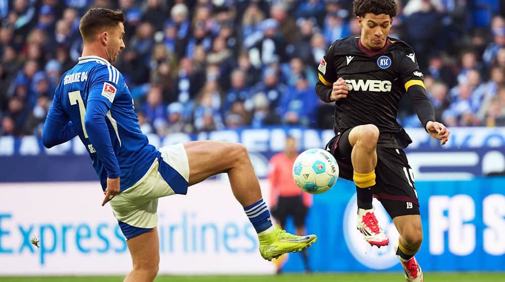Louey Ben Farhat (r.) spielte beim Karlsruher SC zuletzt groß auf. / Foto: Bernd Thissen/dpa