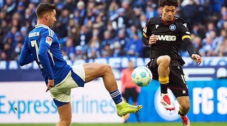 Louey Ben Farhat (r.) spielte beim Karlsruher SC zuletzt groß auf. / Foto: Bernd Thissen/dpa