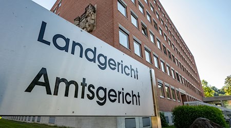 Vor dem Landgericht Landshut ist ein Mann wegen Bandendiebstahls, ein weiterer wegen Beihilfe zum Diebstahl verurteilt worden. (Symbolbild) / Foto: Armin Weigel/dpa