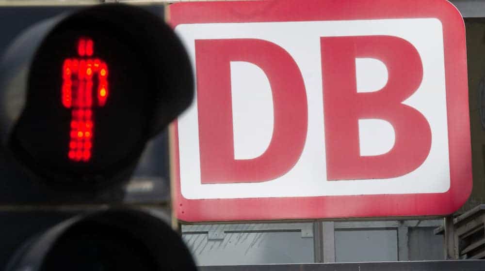 Da die Strecke Nürnberg–Ansbach gesperrt wird, fällt laut DB auch die Nebenbahn Wicklesgreuth–Windsbach aus. (Symbolbild) / Foto: Peter Kneffel/dpa