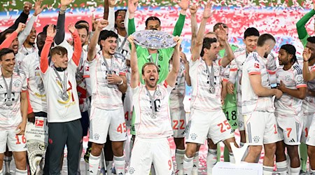Der FC Bayern um Torjäger Harry Kane bejubelt die Meisterschaft. / Foto: Sven Hoppe/dpa