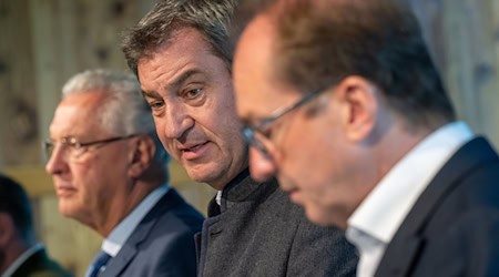 Der Kurs des neuen Bundesinnenministers Alexander Dobrindt wird von seinen CSU-Parteifreunden in Bayern ausdrücklich unterstützt. Im Freistaat intensiviert deshalb auch die bayerische Grenzpolizei ihre Kontrollen. (Archivbild) / Foto: Peter Kneffel/dpa