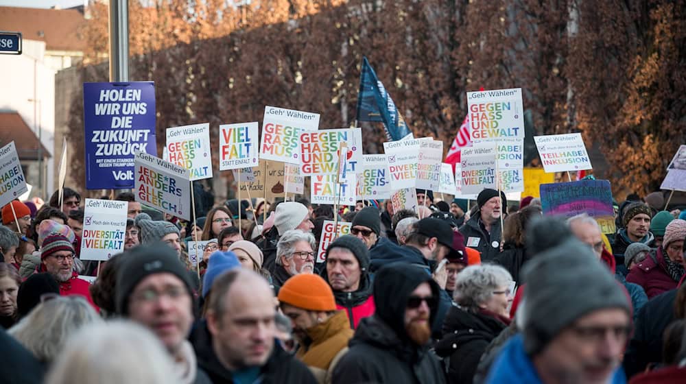 In 58 Prozent der von den Beratungsstellen erfassten Fälle sei Rassismus das Tatmotiv gewesen. (Symbolbild) / Foto: Daniel Vogl/dpa