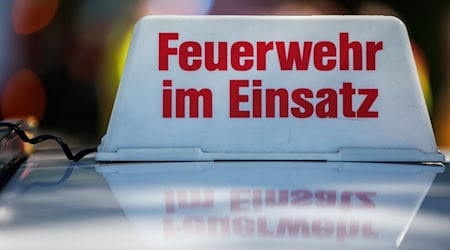 Den Bränden auf einem Gartengrundstück soll ein Einbruch vorangegangen sein. (Symbolbild)  / Foto: Daniel Karmann/dpa